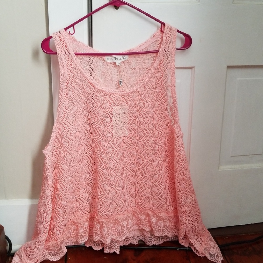 Simply Noelle top